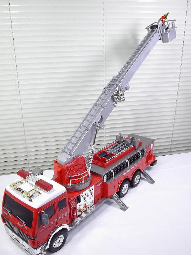 童友社 1/18　大型ラジコン 消防車　はしご車 全長68cm