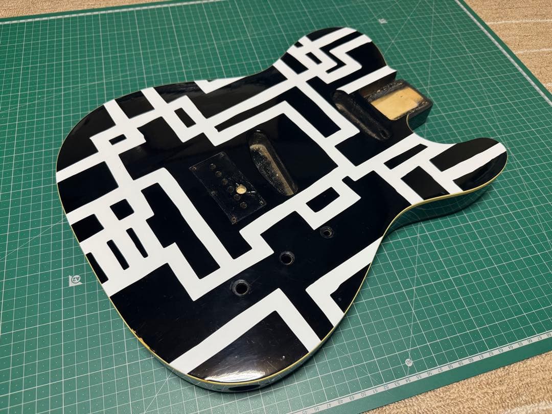 TEJ70か75のボディーのみ　フェルナンデス　幾何学模様ライン入り