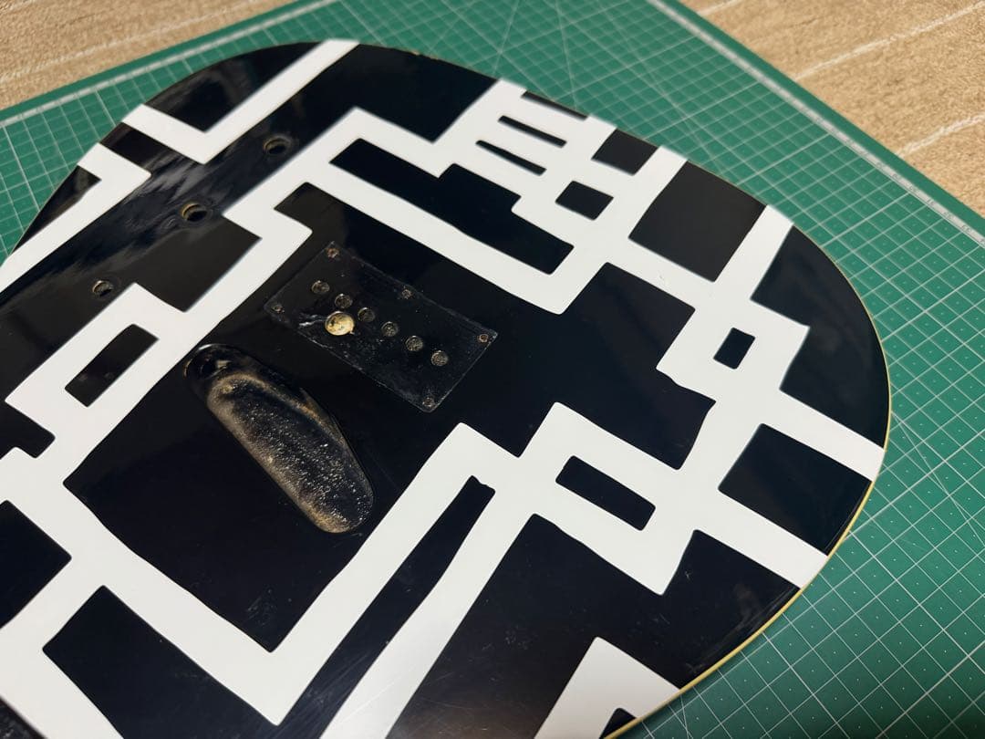 TEJ70か75のボディーのみ　フェルナンデス　幾何学模様ライン入り