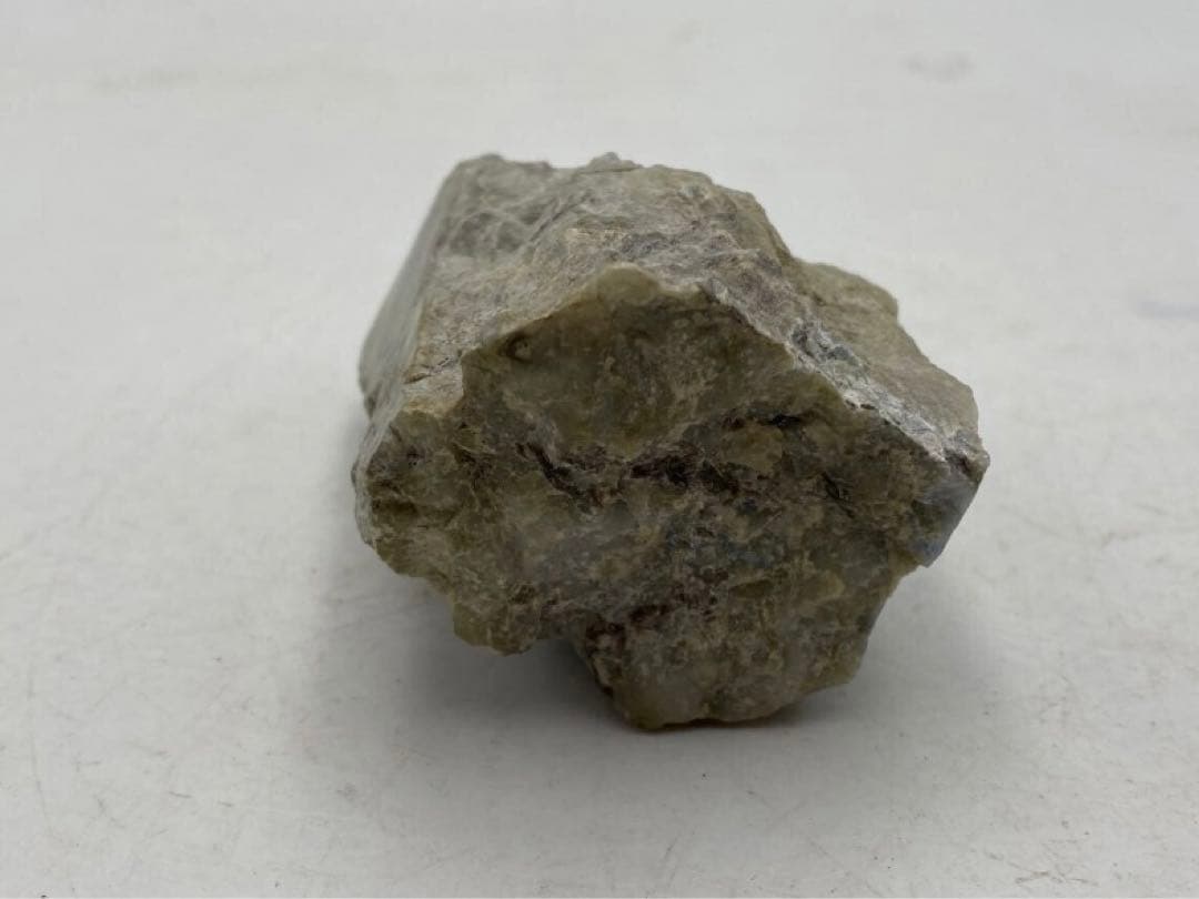 【P094】糸魚川石含有　翡翠　400g　天然石　新鉱物　イトイガワアイト　標本