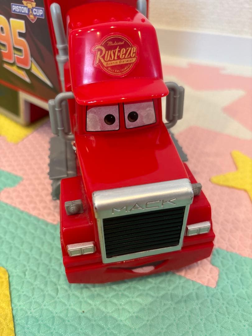 カーズ　トミカ　たくさんのせよう！大きなマック(カーズ3タイプ)