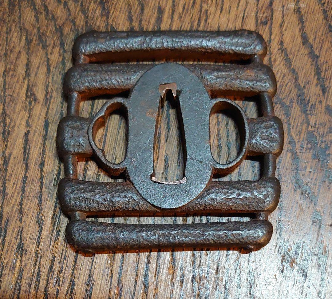 国次『干海鼠(ほしなまこ)透鍔 無銘 鉄地』横6cm 縦6.3 厚さ5.9