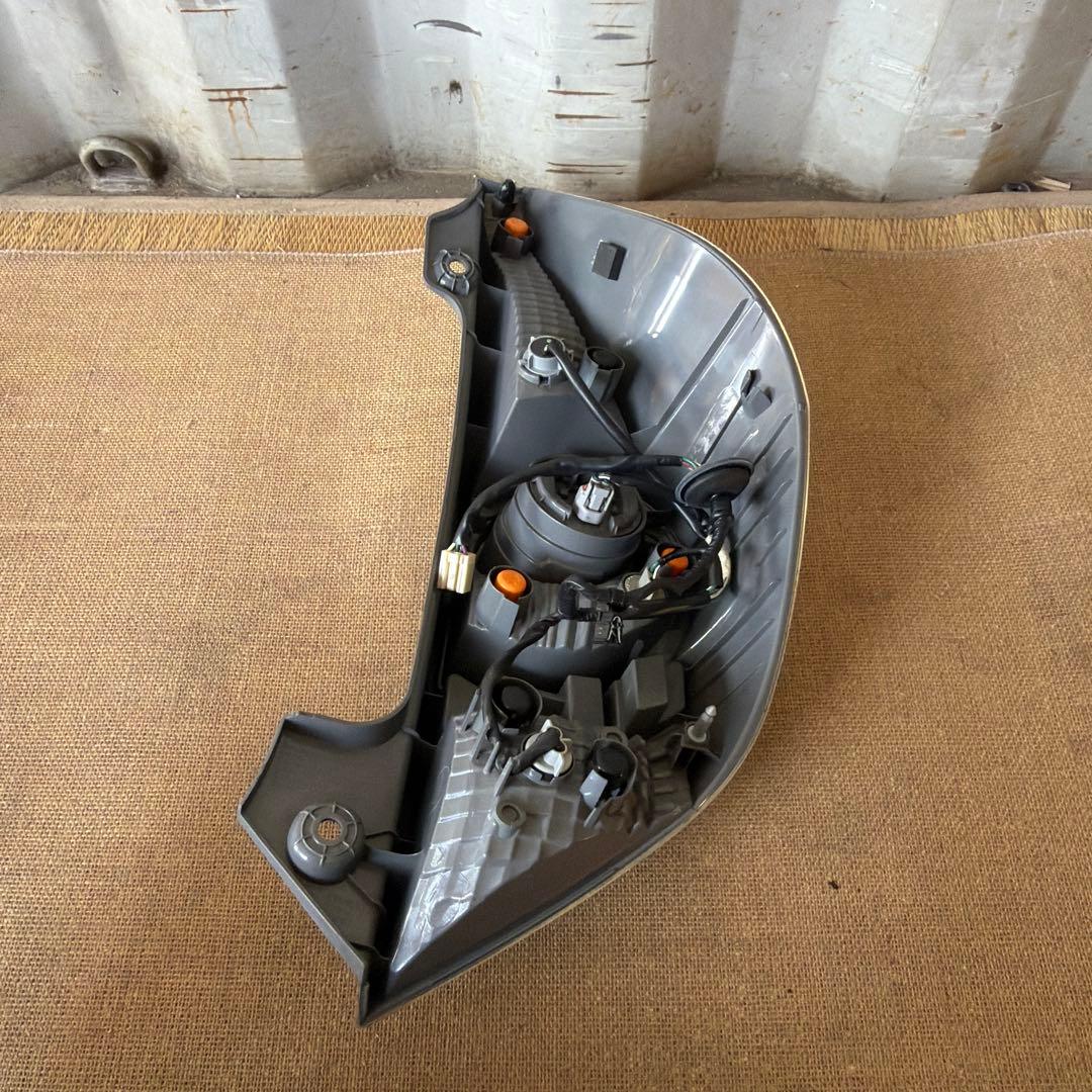 トヨタアクア NHP10 純正 左テールランプ