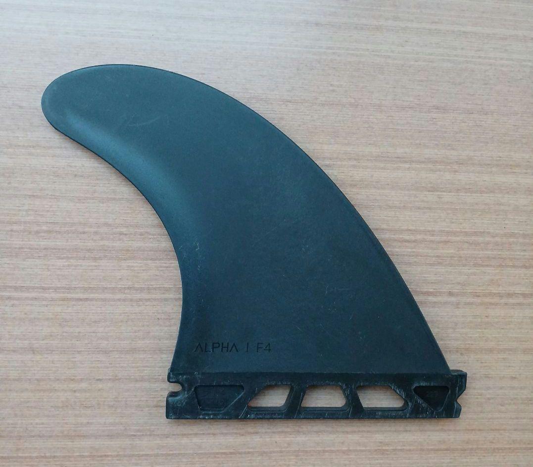 フューチャーフィン ALPHA 5.5 F4 CARBON　RED　トライフィン