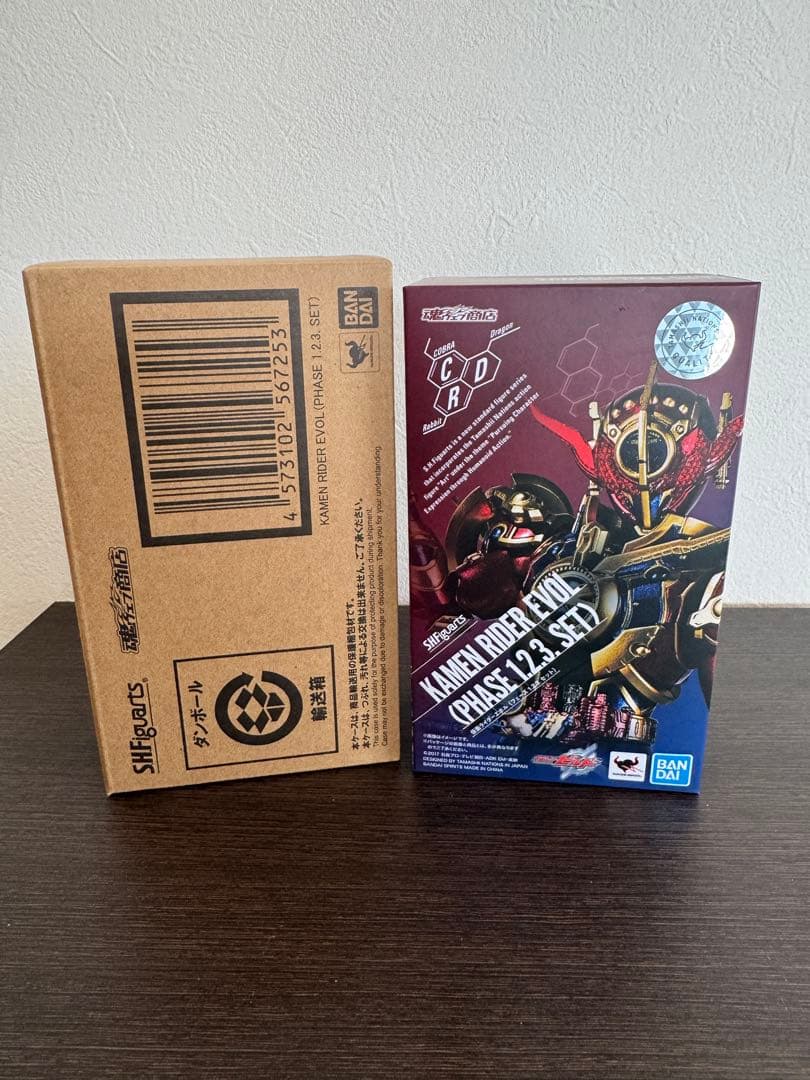 shフィギュアーツ　仮面ライダーエボル