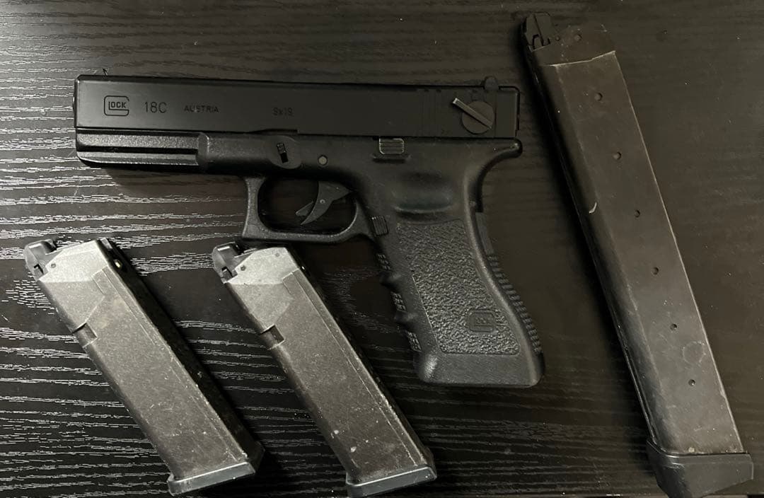 東京マルイ ガスブローバック Glock 18C マガジン3本付き