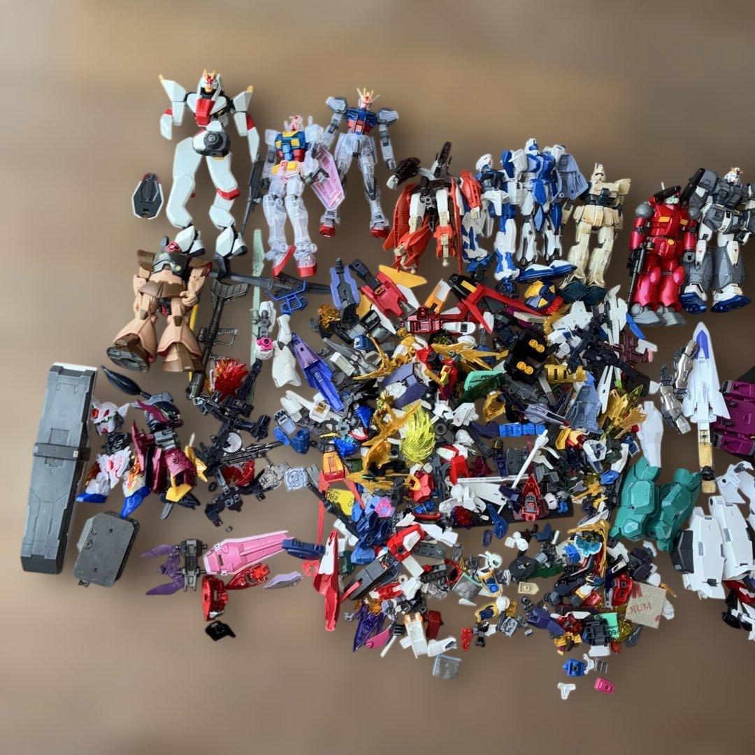 【ジャンク】ガンダム色々プラモデル組み立て品まとめ色々武器パーツなど２３体