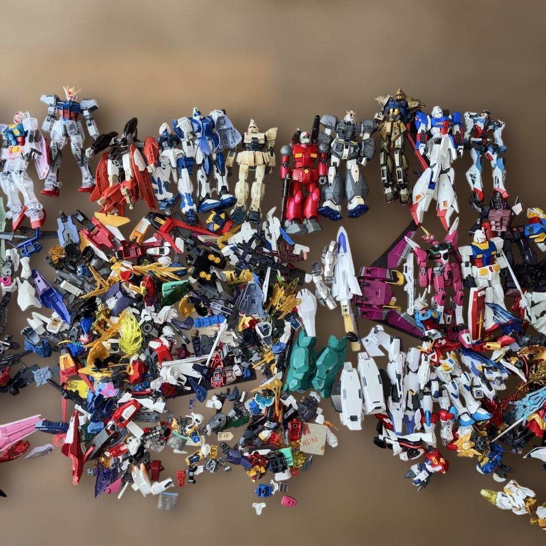 【ジャンク】ガンダム色々プラモデル組み立て品まとめ色々武器パーツなど２３体