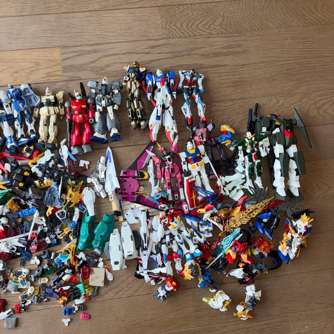 【ジャンク】ガンダム色々プラモデル組み立て品まとめ色々武器パーツなど２３体