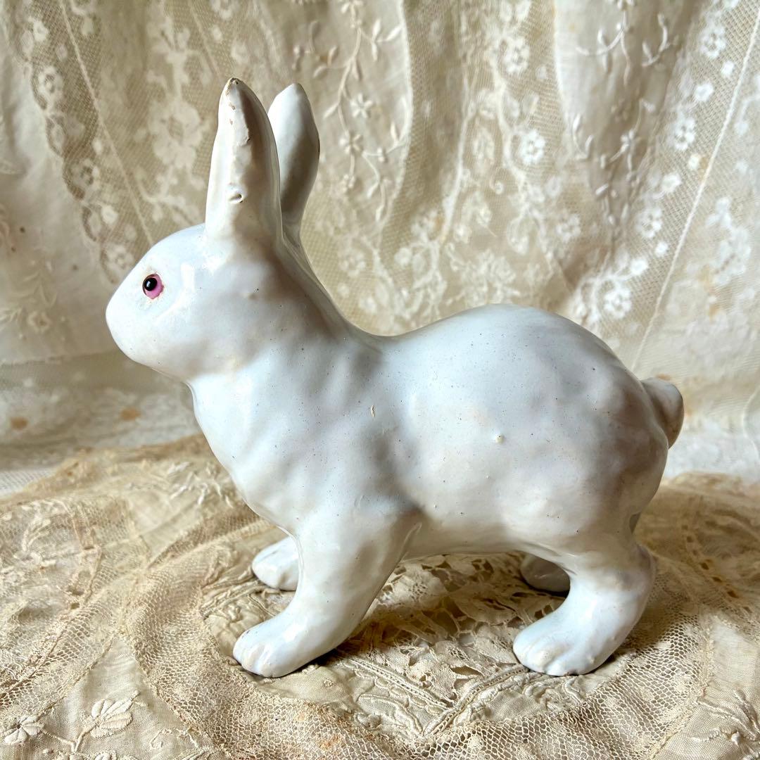 白釉のうさぎの置物　陶器オブジェ　フィギュア　ウサギ兎　フランスアンティーク