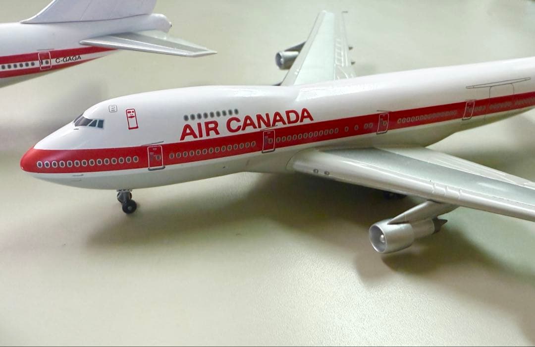 AIR  B747-233 2機　Dragon Wings