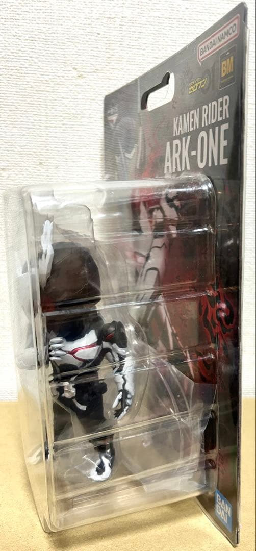 美品 仮面ライダー1番くじクウガアルティメット仮面ライダーゼロワンD賞アークワン