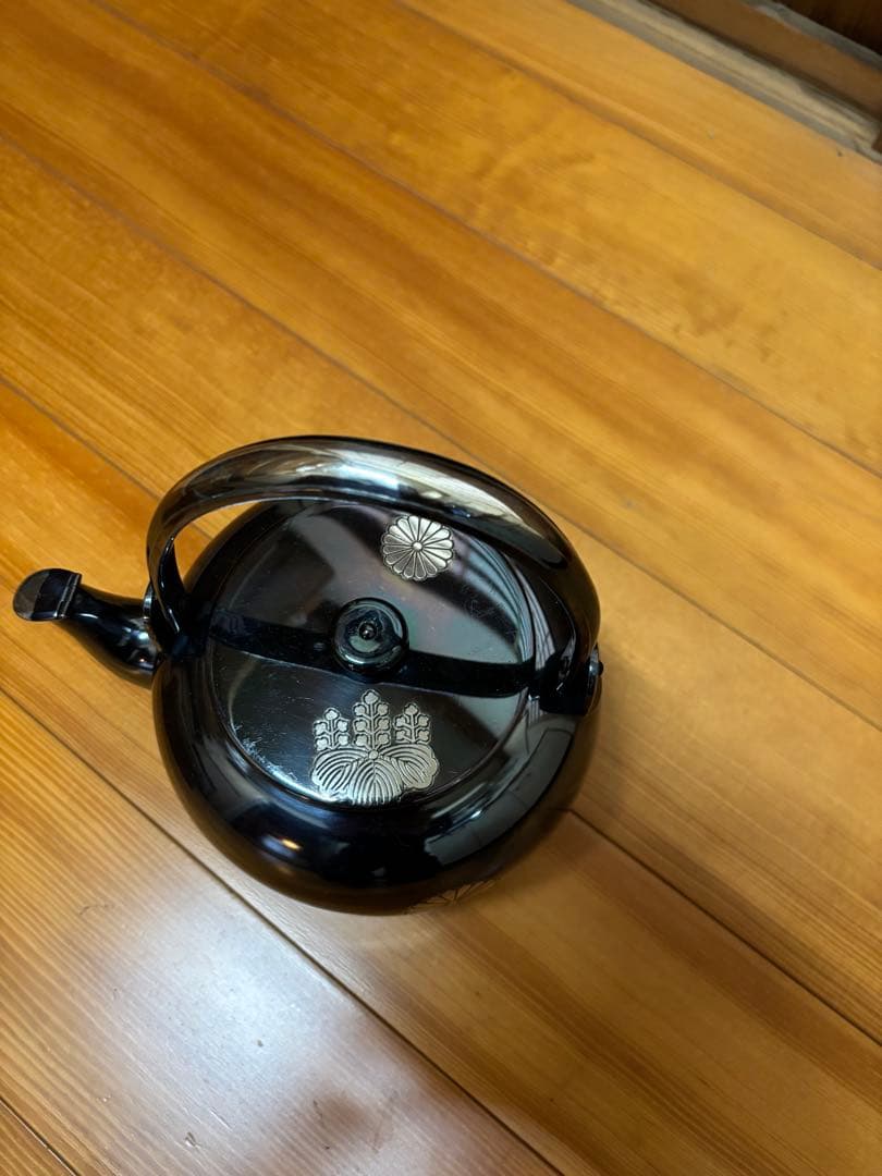 水次ヤカン　菊桐　銀燻し仕上