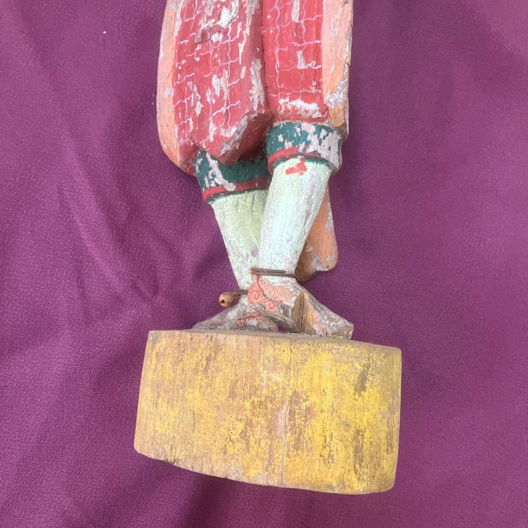 ヒンドゥー教の猿神　ハヌマーンの木彫りの像