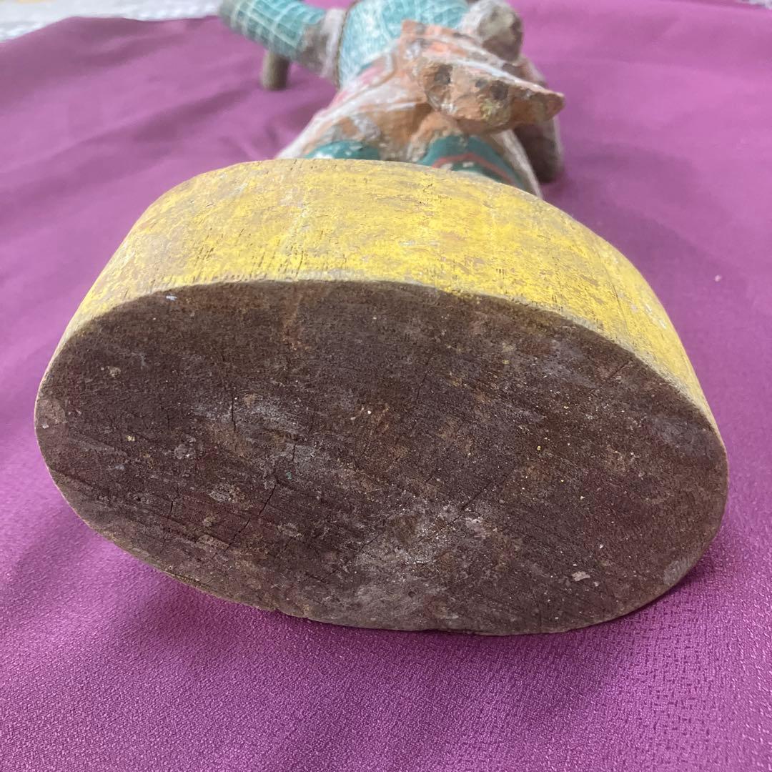 ヒンドゥー教の猿神　ハヌマーンの木彫りの像