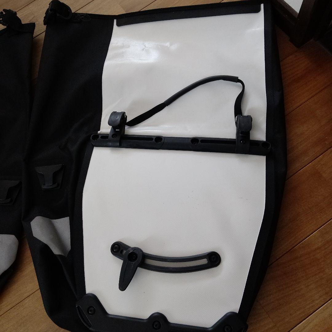 ORTLIEB オルトリーブ　大型車体装着バッグ ホワイト/ブラック