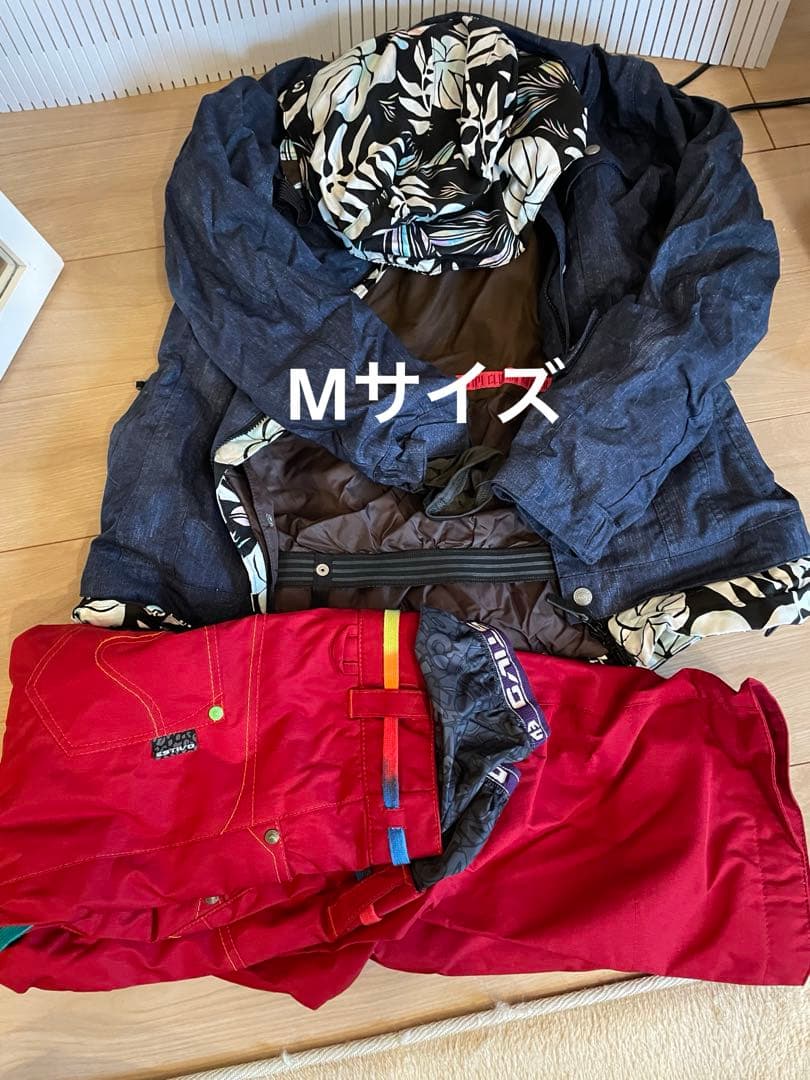 スノーボードウェアセット（ゴーグル・手袋・防具つき）