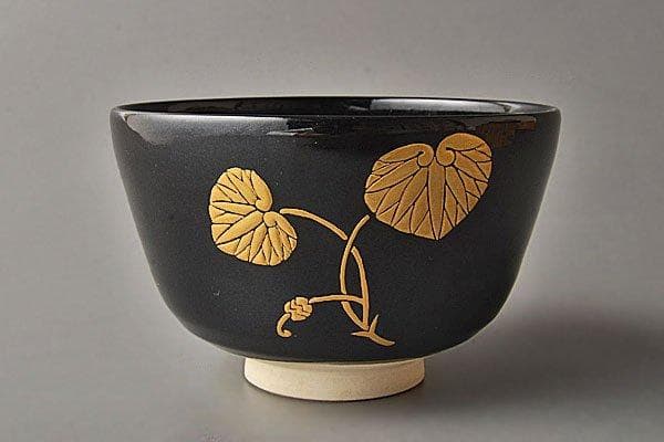k473 茶道具　現代作家 泉涌寺 山川敦司造　双葉葵文黒茶碗