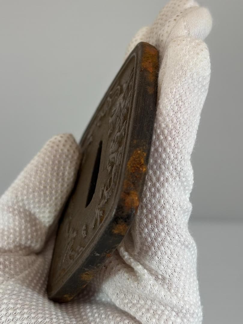 鍔(つば)　鉄製　日本刀　無銘　龍　虎　四角　アンティーク