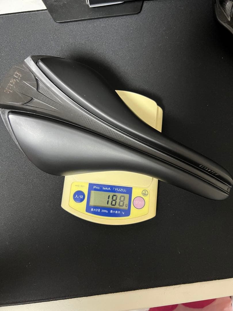 fizik VERSUS EVO ALIANTE R1 カーボンサドルフィジーク