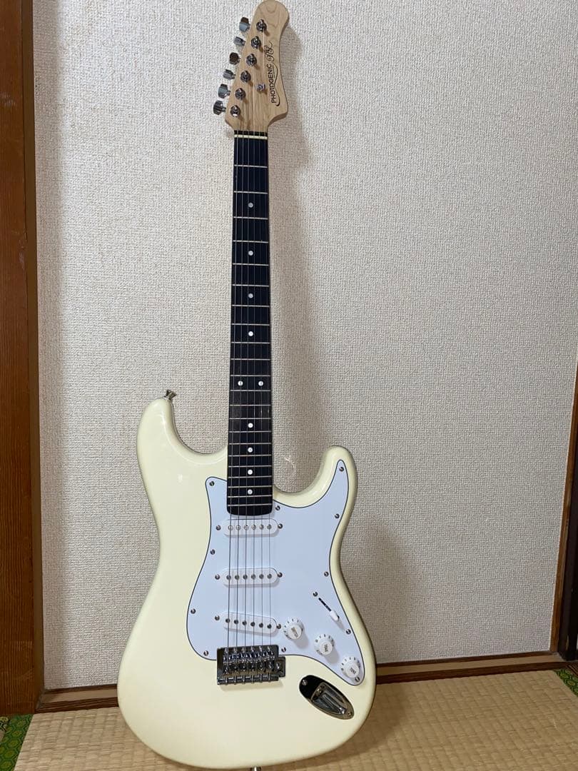エレキギター アイボリー 3ピックアップ　その他道具全部セット。