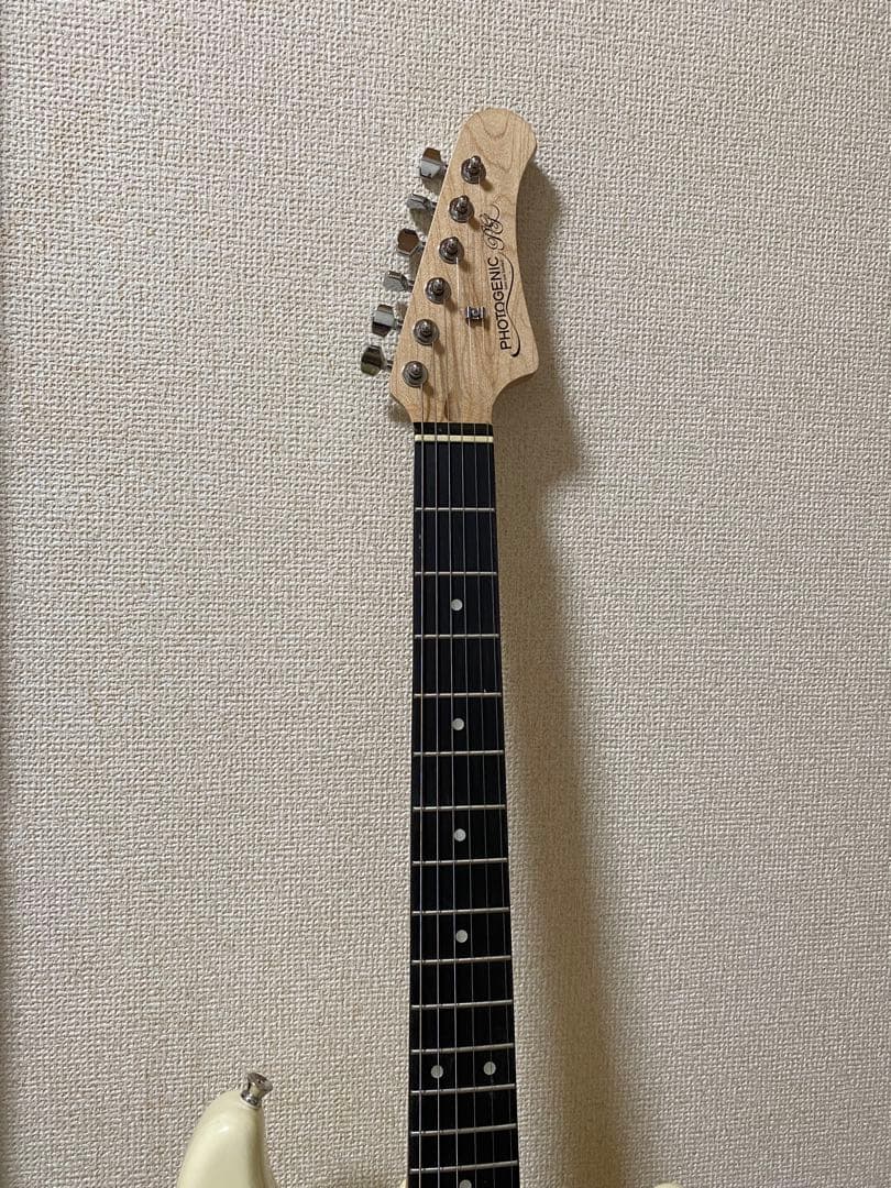 エレキギター アイボリー 3ピックアップ　その他道具全部セット。