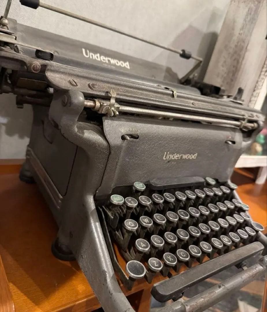 ジャンク品 Underwood 手動タイプライター グレー