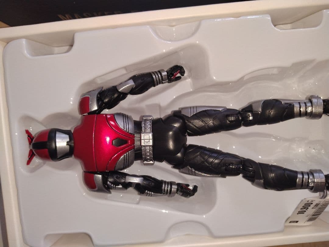 S.H.フィギュアーツ真骨彫　仮面ライダーカブト　ライダーフォーム