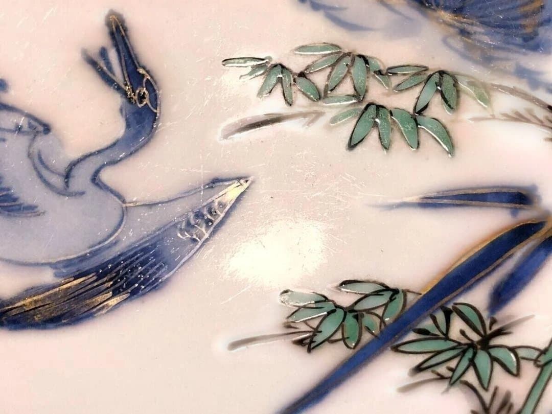 【九谷焼】29.6cm 　目跡 『松竹・立浪に鶴文様 金彩色絵大皿』