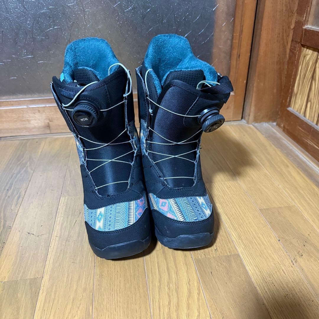 ✨ほぼ未使用✨　BURTON　MINT スノーボードブーツ　レディース　24cm
