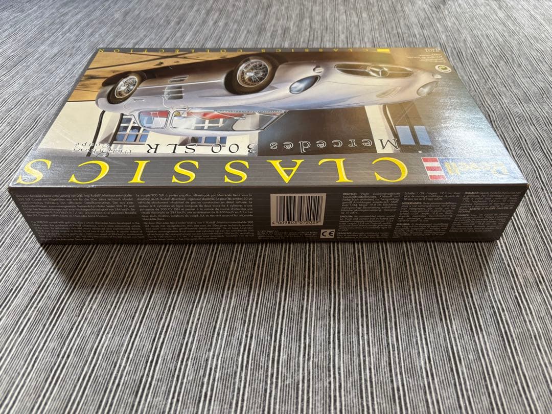 Revell Mercedes 300 SLR 1:24 プラモデル