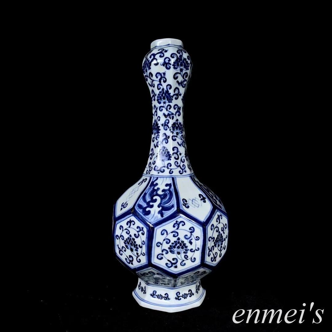 中国古美術・明宣德款青花缠枝花卉八方蒜头瓶・青花磁・純手描き・陶芸・花瓶・文房