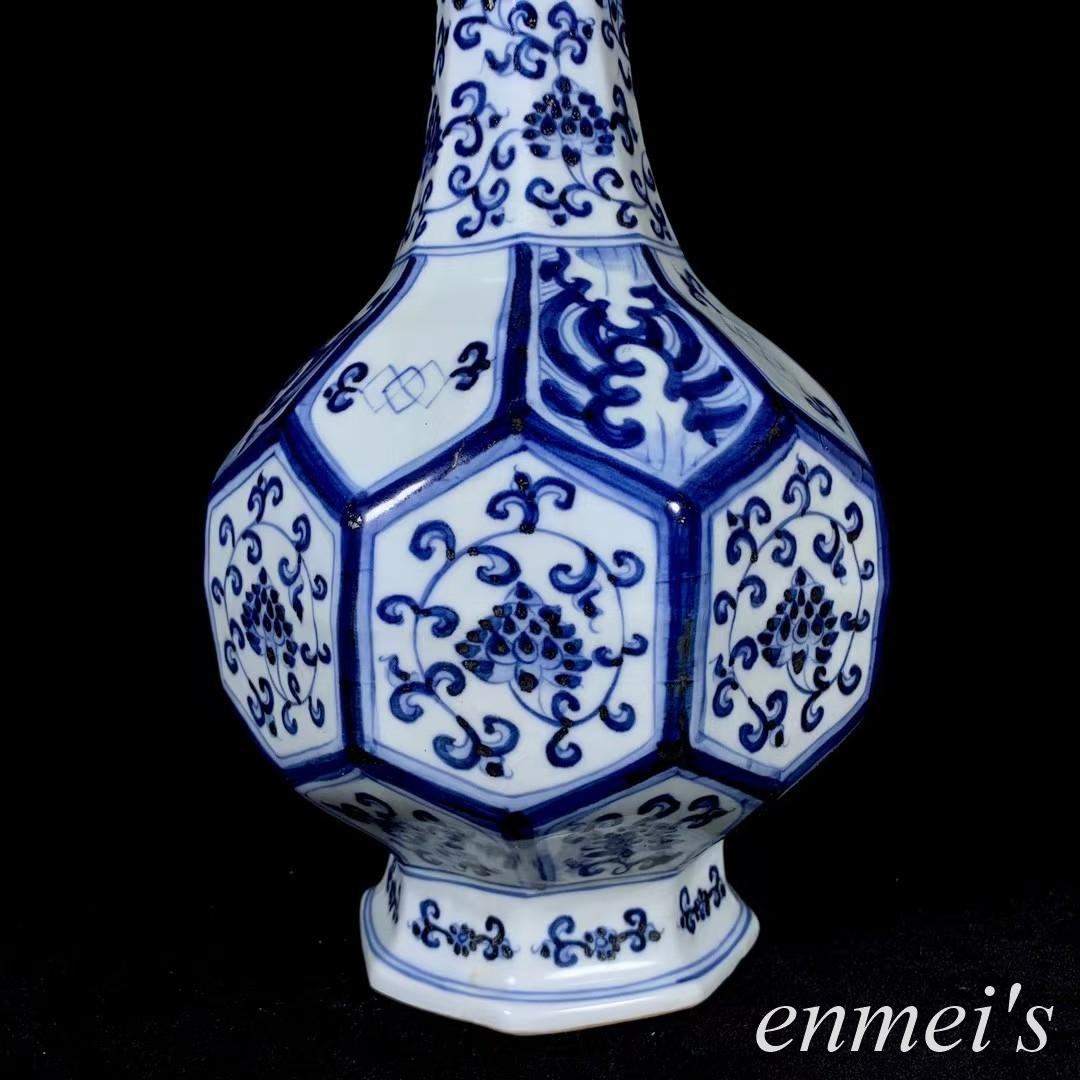 中国古美術・明宣德款青花缠枝花卉八方蒜头瓶・青花磁・純手描き・陶芸・花瓶・文房