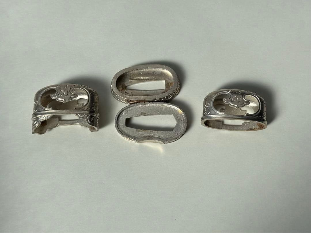 日本刀装具　合口拵え　唐草の図　縁頭　鯉口　銅地　鍍銀