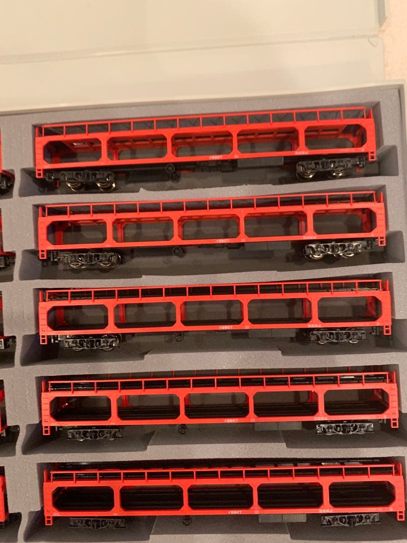 赤いNゲージ鉄道模型 12両