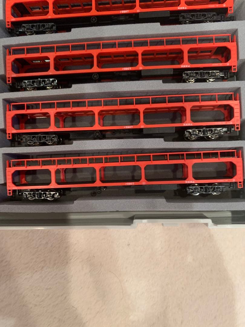 赤いNゲージ鉄道模型 12両