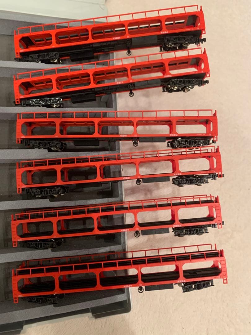 赤いNゲージ鉄道模型 12両