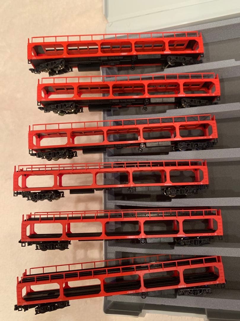 赤いNゲージ鉄道模型 12両