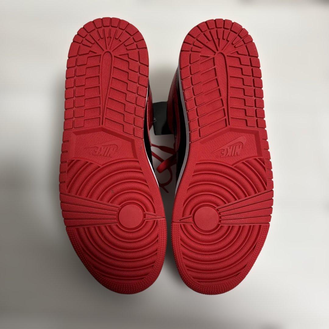 ナイキ エアジョーダン1 ミッド \"ブレッドトゥ\"