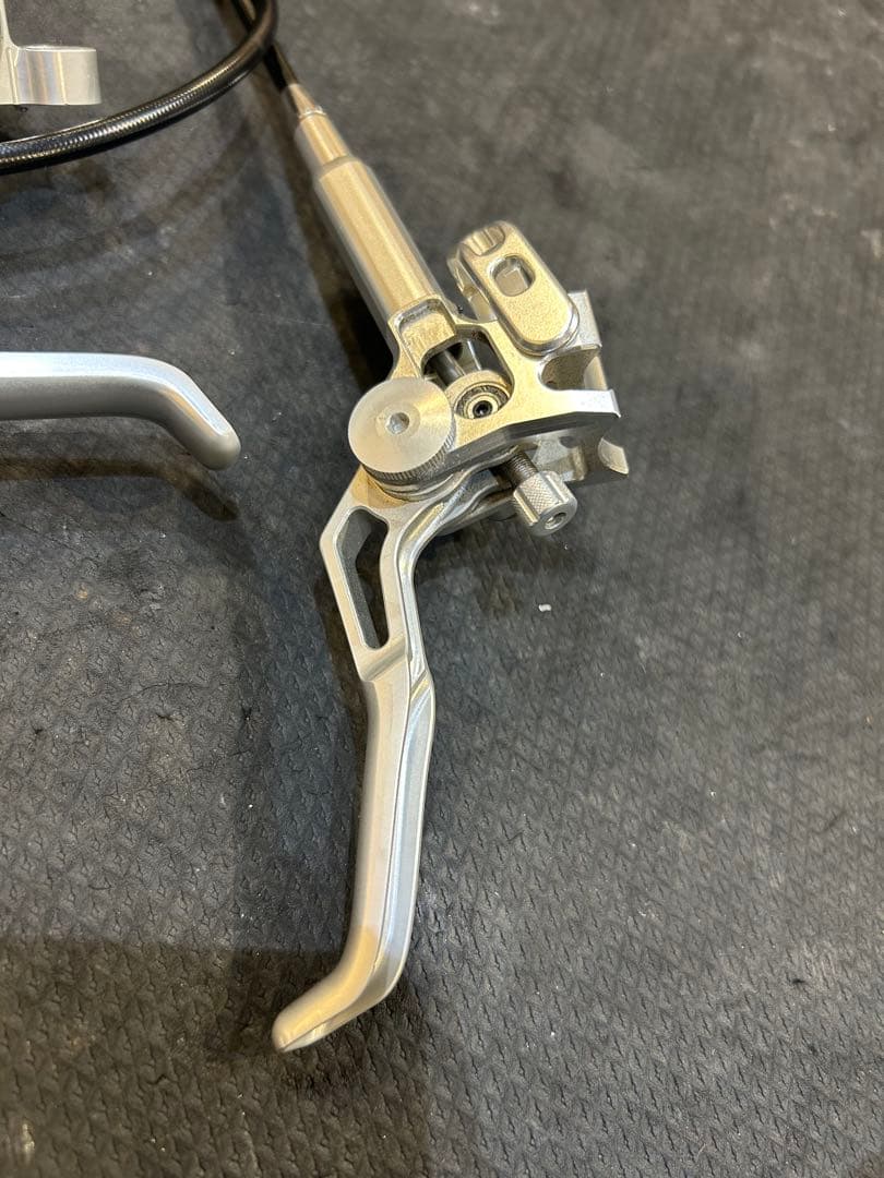 LEWIS LHT 4ピストン　チタンブレーキ　ローターおまけ付き