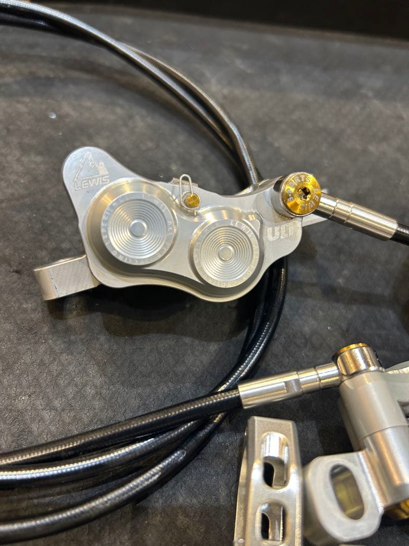 LEWIS LHT 4ピストン　チタンブレーキ　ローターおまけ付き