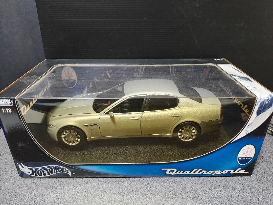 ホットウィール マセラティ クアトロポルテ QP 1/18