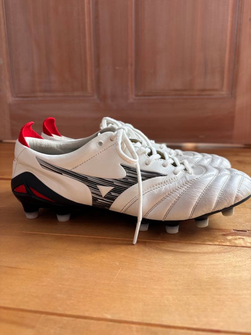 MORELIA NEO4サッカーシューズ ホワイト/レッド