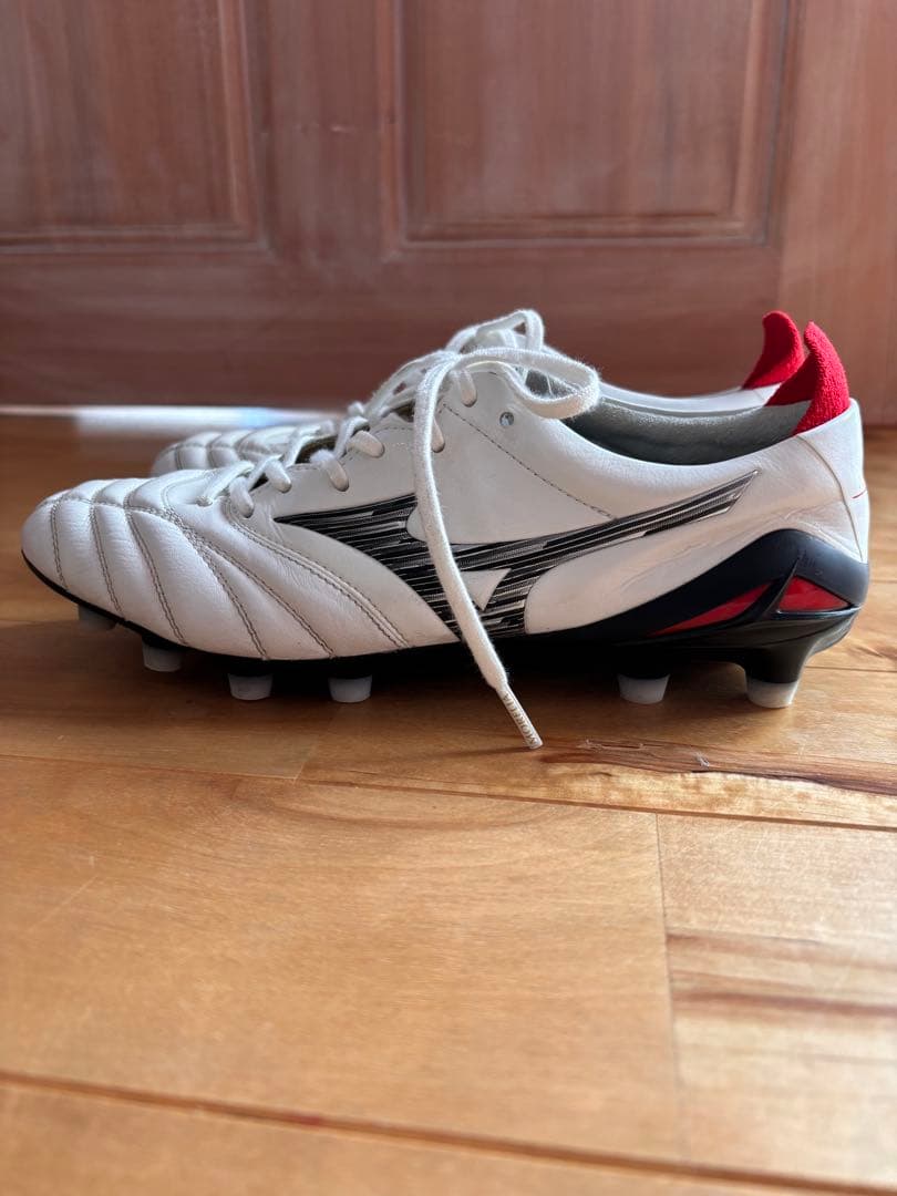 MORELIA NEO4サッカーシューズ ホワイト/レッド