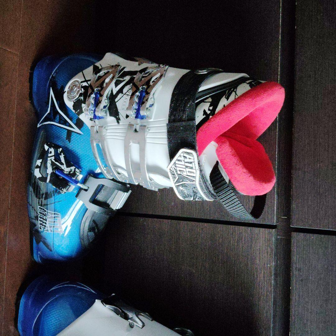 スキー用ブーツ(青と白)