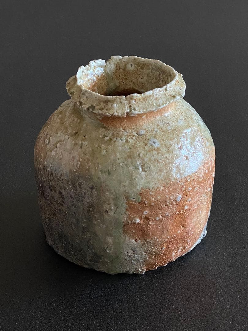 信楽焼　壺　うずくまる　井村侊生　　#3207