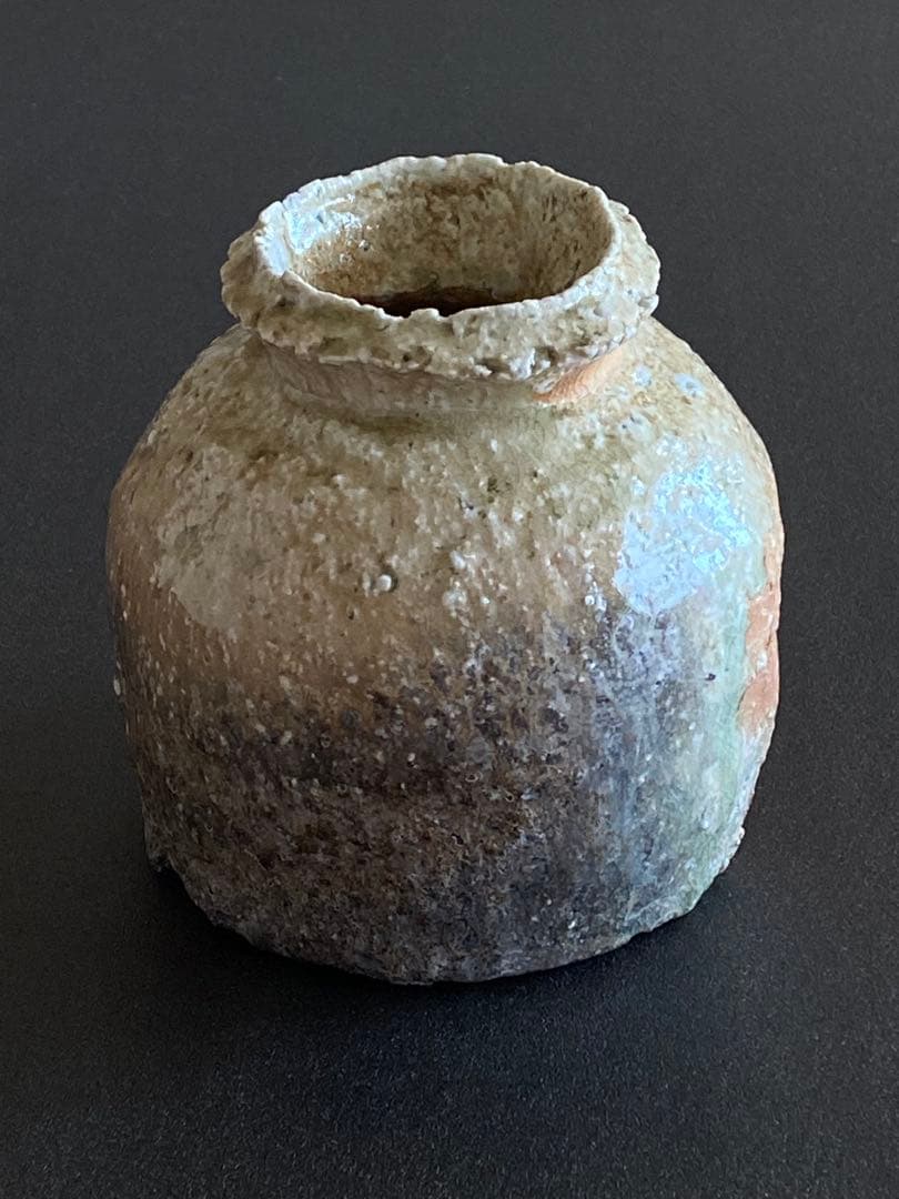 信楽焼　壺　うずくまる　井村侊生　　#3207