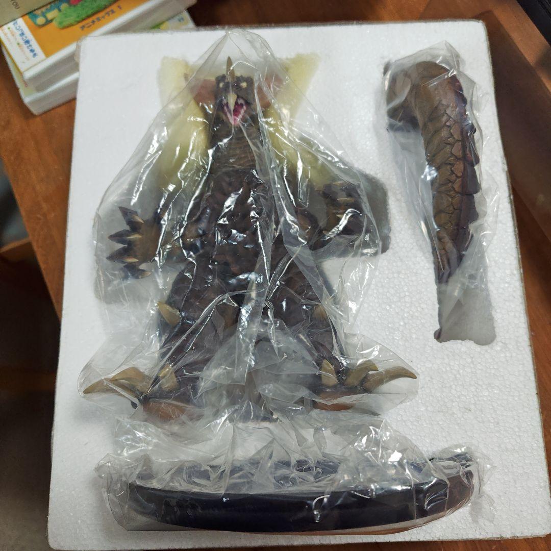 特撮スーパーコロシアムシリーズ 劇場限定EXゴモラ 値下げできません