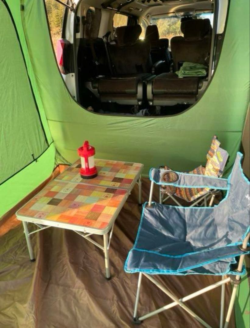 ポップアップ式緑色テント