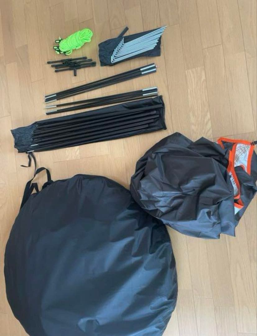 ポップアップ式緑色テント